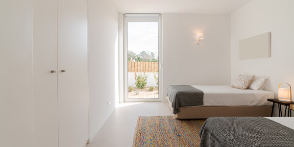 Comprar / Vender Casas Unifamiliares y Chalets en Berga · con Mobiliario y Carpintería a Medida